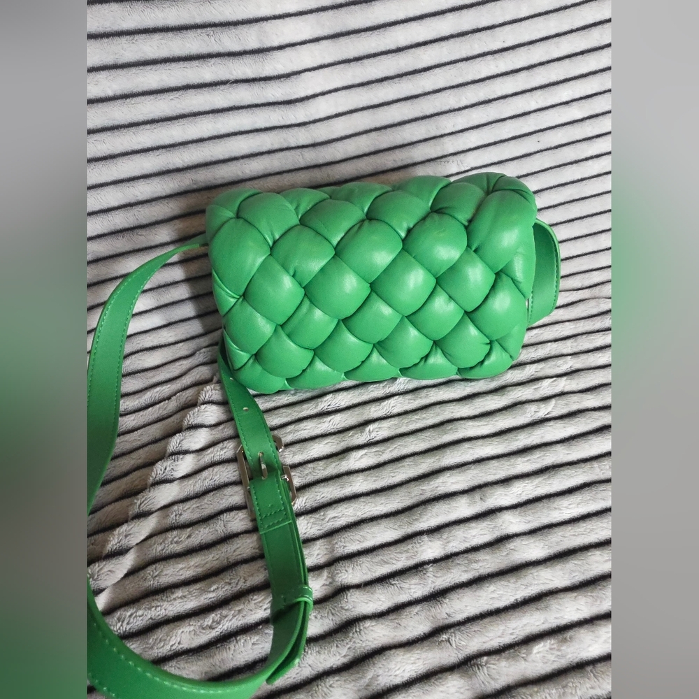 JW PEI Maze Crossbody Bag Grass Green - Picture 6 of 12